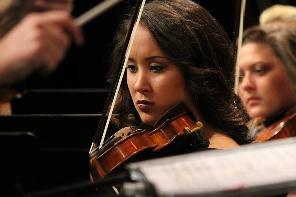 Sarah Close-up-violin